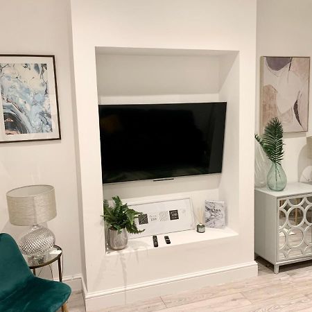 Modern 2 Bedroom Apartment With Private Garden Near Canary Wharf Londra Dış mekan fotoğraf
